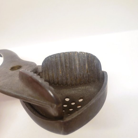 Vintage Irvin Ware Hand Held Citrus Juicer Lemon Squeezer Aluminum Made in USA - Picture 7 of 8